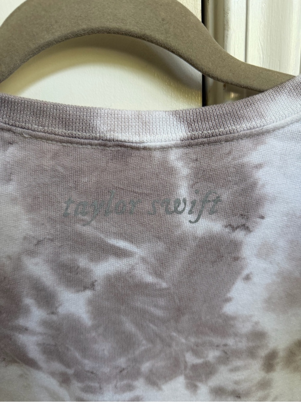Taylor Swift Official Folklore Album Tie Dye Crewneck Sweatshirt Size Large - Picture 4 of 6